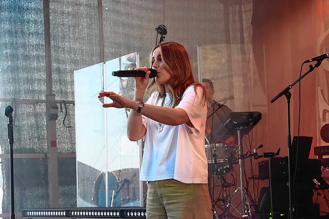 Bild 26: Sophia begeistert 1500 Fans im Uferpark