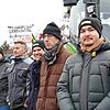Drei Hegau Bürgermeister mit Mütze: Holger Mayer (Hilzingen, Dritter von rechts), Frank Harsch (Engen, Zweiter von rechts) und Selcuk ...