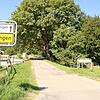 In Grüningen ist der Schlattweg ab Ortsausgang in Richtung Wolterdingen sanierungsbedürftig. Weil das Wurzelwerk der Bäume von unten ...