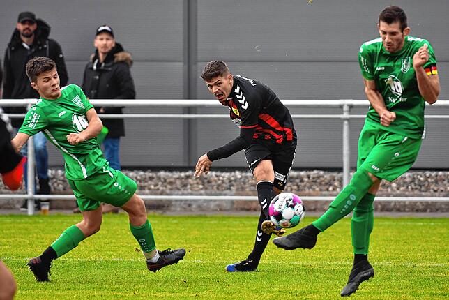 Bild 20: FSV Rheinfelden bleibt mit dem 3:2-Erfolg gegen den FC Freiburg-St. Georgen auch im 13. Saisonspiel unbesiegt &ndash; und wir haben Bilder!
