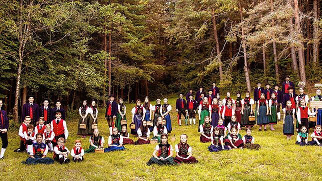 Ein beeindruckendes Bild: Der Trachtenverein Reckhölderle Niedereschach im Jubiläumsjahr 2024. Bild: TVR