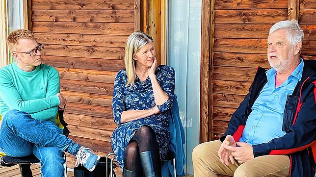 Patrick Konopka (von links) im Gespräch mit der früheren FDP-Bundestagsabgeordneten Ann-Veruschka Jurisch und Heiner Fritze von der ...