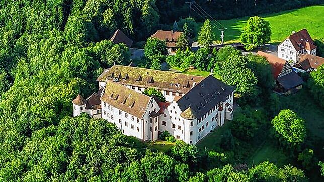 Im Schloss Hohenfels, ehemals Internat, würden Interessenten gerne ein Tagungszentrum einrichten. Ein potenzieller Käufer möchte in zwei ...