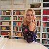Eva-Maria Bast, Bestsellerautorin, schreibt jährlich bis zu sechs Romane. Mittlerweile fragen die Verlage bei ihr an, weil sie wollen, ...