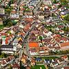 Die Stockacher Oberstadt aus der Luft. Es fehlt an Grünflächen und großen Plätzen, weshalb die Stadt nun große Änderungen plant, um die ...