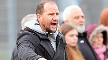 Steffen Keller, Trainer des FC Bodman-Ludwigshafen, muss sich trotz starker Leistung seiner Mannschaft in der zweiten Hälfte, dem TSV ...