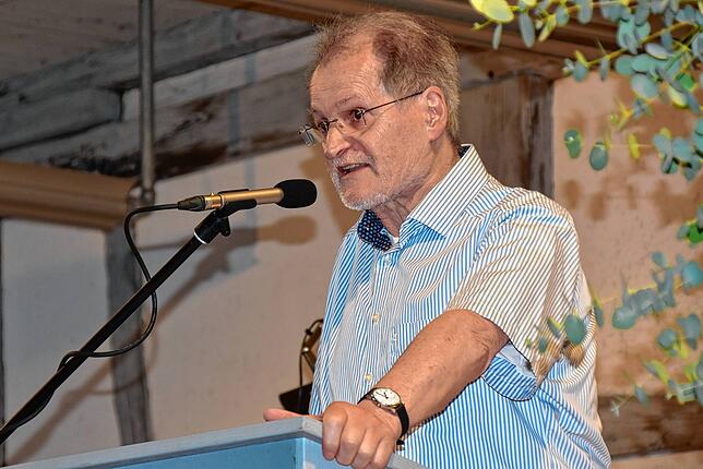 Manfred Bosch hielt die Laudatio auf das Ehepaar Waltraut Liebl-Kopitzki und Siegmund Kopitzki.