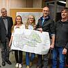 Exakt kartiert wurden die einzelnen Biotope auf der Gemarkung von Bad Säckingen – hier präsentieren Ralf Däubler, Bürgermeister ...