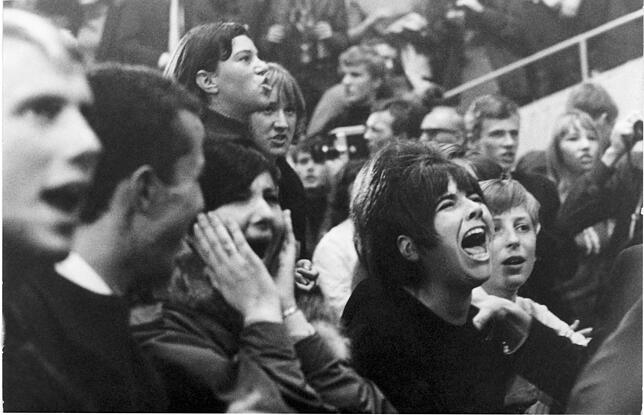 Kreischende Fans auf dem Konzert der Rolling Stones in Münster 1965.