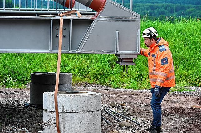 Bild 28: Brückenbau mit Nervenkitzel: Der Einbau der Neuwiesenbrücke für die Pendlerradroute P2