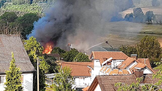 Bild 3: Bilder vom Großbrand der Produktionshalle in Mauchen