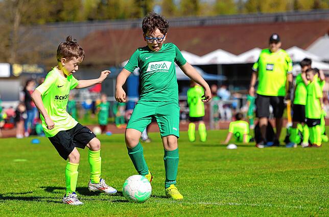 Bild 11: Kleine Kicker ganz groß! Unsere Bilder vom F-Jugendturnier des SC Bankholzen-Moos