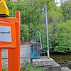 Die Brücke über die Wehra in der Knebelhalde ist noch immer gesperrt: Das Land Baden-Württemberg fördert die Reparatur der Brücke mit ...