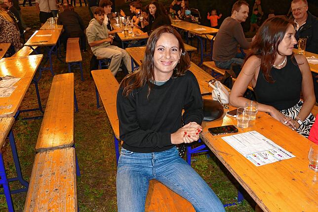 Bild 3: Hunderte Gäste strömen zum Auftakt an das 68. Waldfest in der Geschichte des Musikvereins Aufen.