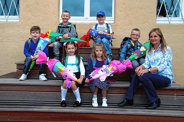 Fünf Jungen und zwei Mädchen wurden im Bildungszentrum Bonndorf, Martin-Gerbert-Schule, Klasse 1d, eingeschult. Lehrerin ist Christiane ...