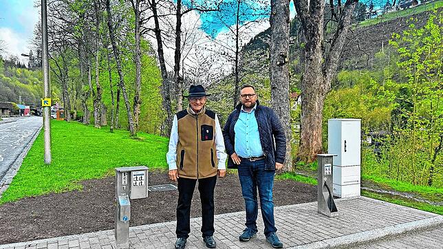Die neue Ver- und Entsorgungsstation für Wohnmobile am Triberger Bahnhof ist in Betrieb. Darüber freuen sich Bürgermeister Gallus ...