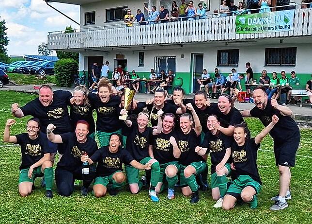Riesenjubel: Die SG Sauldorf/Meßkirch ist Meister der Frauen-Bezirksliga Bodensee.