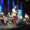 Bei der Wahlarena des SÜDKURIER standen die Kandidaten der Fraktionen Stephan Freißmann (stehend links) und Matthias Güntert (rechts) ...