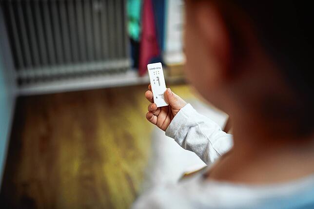 Jetzt auch noch das Kind! Nicht selten passiert es, dass sich Kinder innerhalb ihrer Quarantänezeit an einem anderen infizierten ...