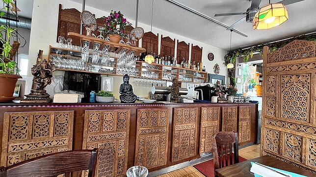Die Theke direkt im Eingangsbereich. Hier sieht der Gast sofort, dass er in einem indisches Restaurant is(s)t.