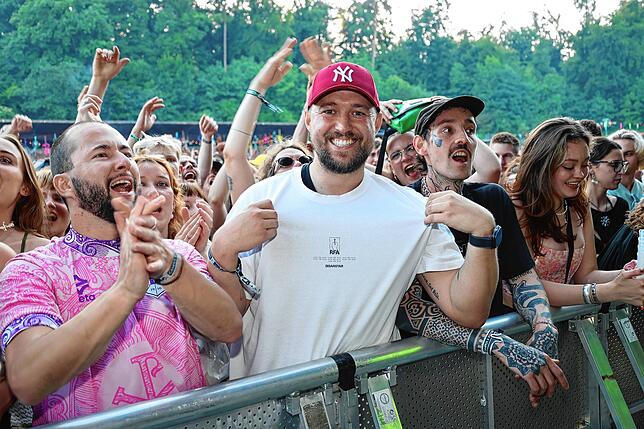 Bild 4: Erst Blümchen, dann K.I.Z.: Das feiern die Fans beim Campus-Festival