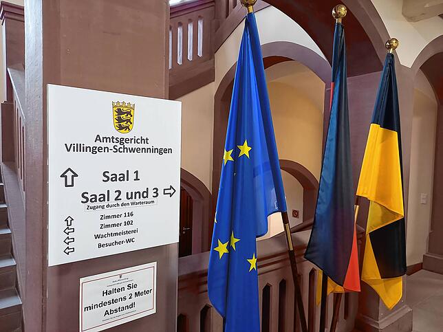 Ein 24-Jähriger muss sich wegen des Besitzes von Drogen vor dem Amtsgericht verantworten.
