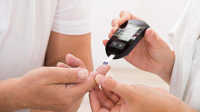 Blutzuckermessen ist für Diabetiker unersetzlich.