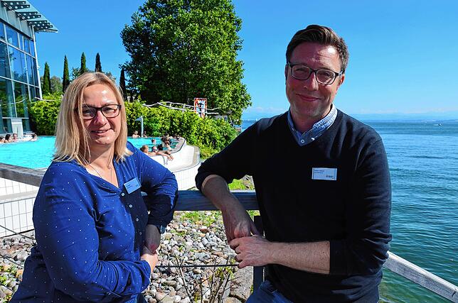 Geschäftsführer Fabian Dalmer und Daniela Rank, Bereich Finanzen bei der Meersburg Therme, freuen sich über den guten Start. Denn: ...
