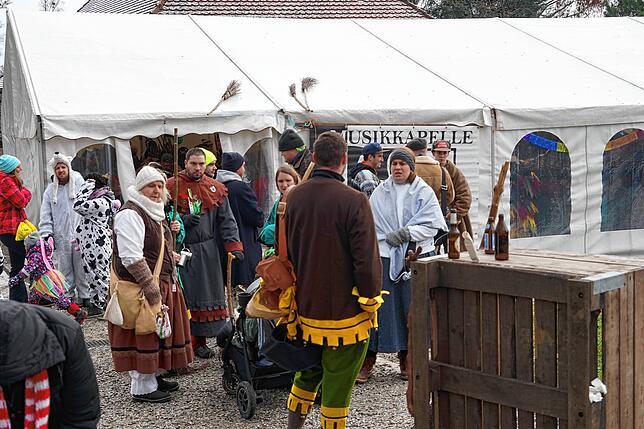 Bild 9: Die schönsten Bilder der Party in Hagnau zu &bdquo;111 Jahre Narrenzunft Eule&ldquo;