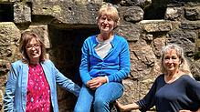 Freuen sich auf gutes Wetter und viele Besucher beim 25. Burgspektakel auf der Ruine Waldau: Andrea Hermann, Ursula Biebinger und Verena ...