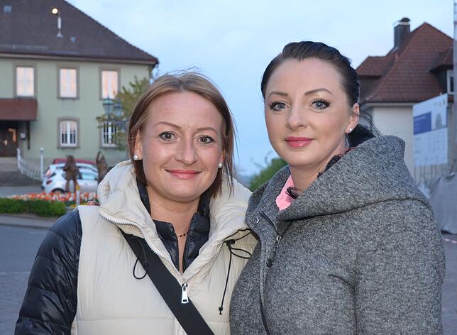 Antonina Miller und Nathalie Krohnfoth genießen die Musikevents.