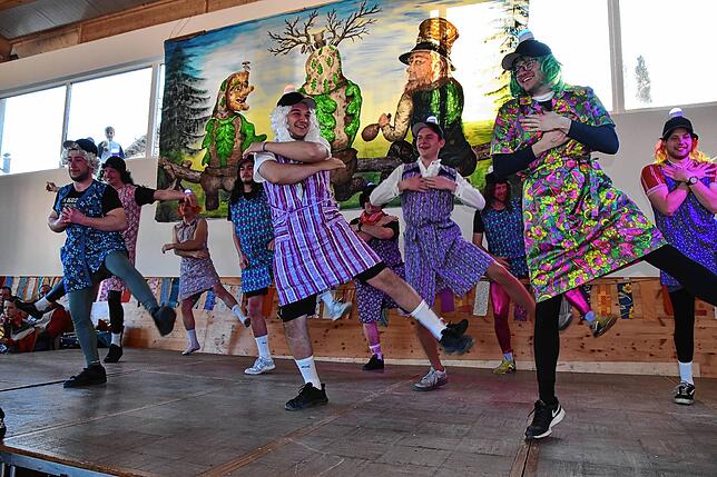Bild 13: Honstetter Narren feiern Rosenmontag mit buntem Programm