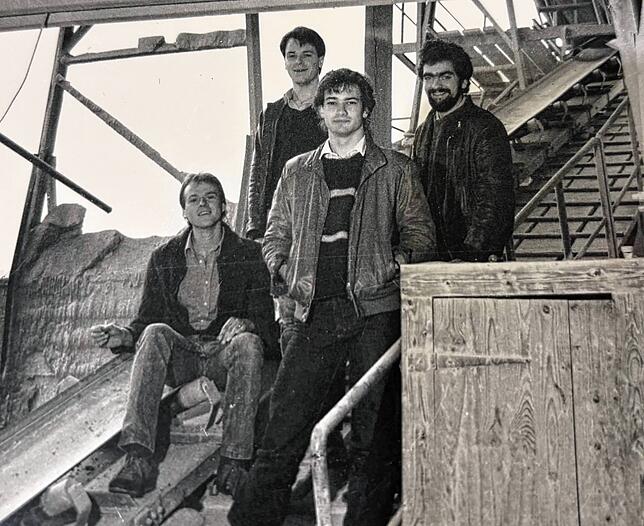 Dieter Jährling (rechts) und Thomas Claviez (zweiter von rechts) mit ihrer Band Stielbruch. 40 Jahre nach dem ersten Auftritt im Café ...