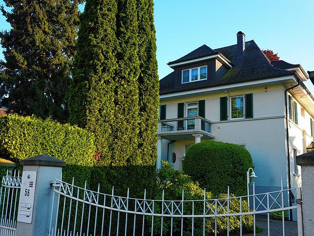 Als besonderes Schmuckstück bezeichnen die Experten diese Villa am See.