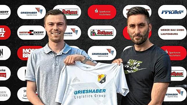 Wechsel: Sebastian Schmidt (links) vom FC Erzingen spielt kommende Saison beim SV 08 Laufenburg. Neben ihm sein neuer Trainer Michael ...