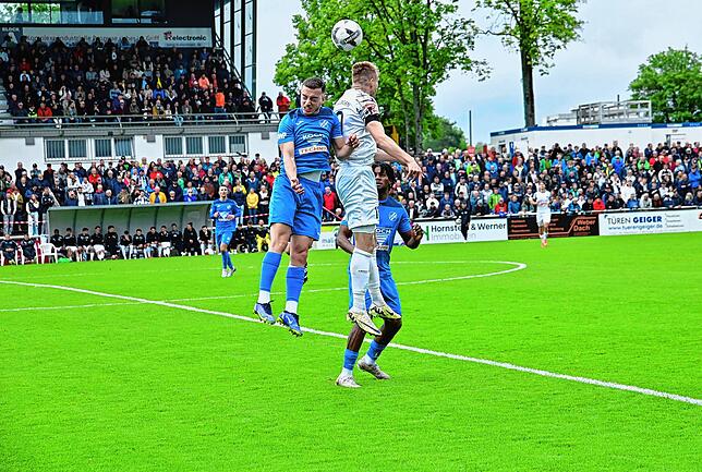 Bild 23: So feiern die Fans den Aufstieg des FC 08 Villingen
