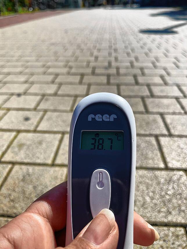 In dem Durchgang der Markthallenstraße hat der Boden eine Temperatur von 38,7 Grad.
