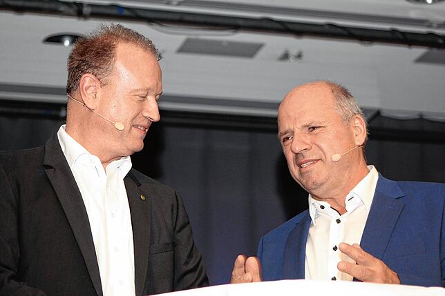 Jan Zeitler und Martin Hahn im Duell: Gemeinsam sollten sie vor dem Publikum ein Zielbild für das Jahr 2030 in Überlingen formulieren. ...