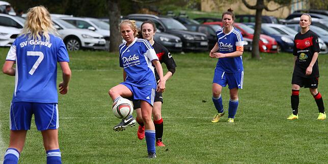 Bild 16: Fußballerinnen des SV Niederhof besiegen die SG Görwihl – und wir haben die Bilder!
