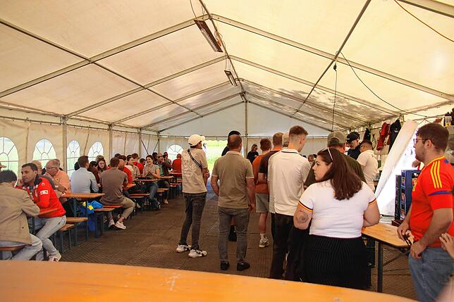 Bild 3: Die Spanier sind in Donaueschingen angekommen. Unsere Bildergalerie vom ersten EM-Tag auf der Baar!