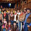Volle Halle, die Gäste haben Durst: Die Bewirtung bei der Generalversammlung übernehmen diese ehrenamtlichen Cowboys und Cowgirls. In ...