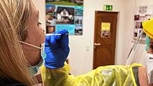 Corona-Schnelltests finden jetzt auch drei Mal pro Woche im Daisendorfer Rathaus statt. Die Tests sind für Bürger kostenlos.