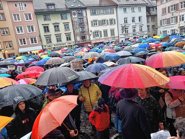 Bild 5: Mehr als 700 Menschen demonstrieren für mehr Menschlichkeit und Toleranz
