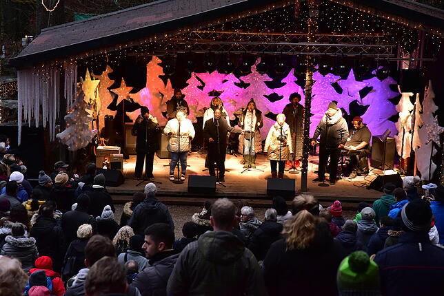 Bild 10: Bilder und Videos vom Triberger Weihnachtszauber: Showstars verbreiten gute Laune