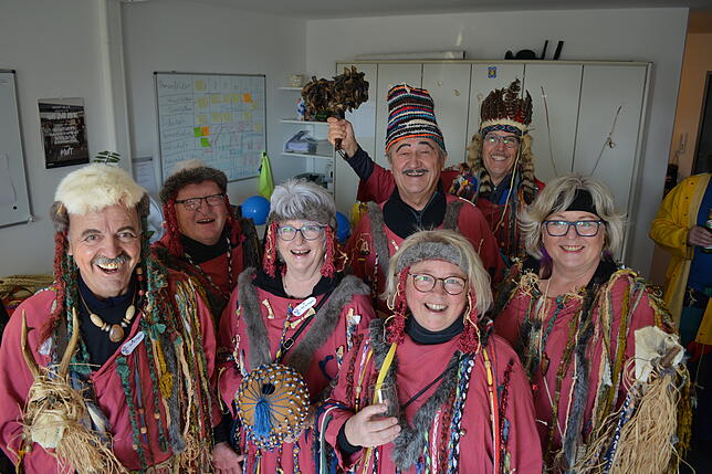 Bild 7: Bilder vom närrischen Besuch in der Markdorfer SÜDKURIER-Redaktion: So bunt und lustig war der Rosenmontag-Vormittag