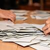 Der erste Wahlgang am 23. Oktober: Bürgermeister Uwe Eisch verkündet am Abends in der Höri-Halle, dass noch keine Entscheidung über ...