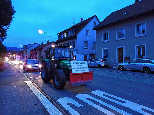 Bild 9: Scholz in Cottbus mit lauten Bauernprotesten empfangen