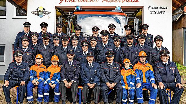 Bleibende Erinnerung: Die gesamte Feuerwehrabteilung Rohrbach auf einem Bild – inklusive Jugend und Altersmannschaft. Bild: Joachim Kienzler