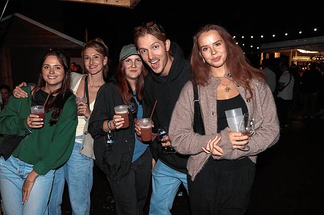Bild 41: Konstanzer Weinfest 2025: Der Stephansplatz ist voll und die Stimmung prima
