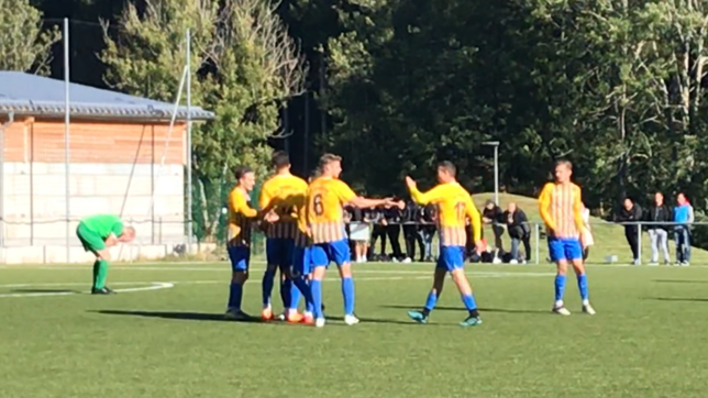 Der FC Singen (gelb) hatte im Spiel gegen den FC Furtwangen (grün) ordentlich zu jubeln. Die Partei endete 5:1 für die Hegauer Gäste.
